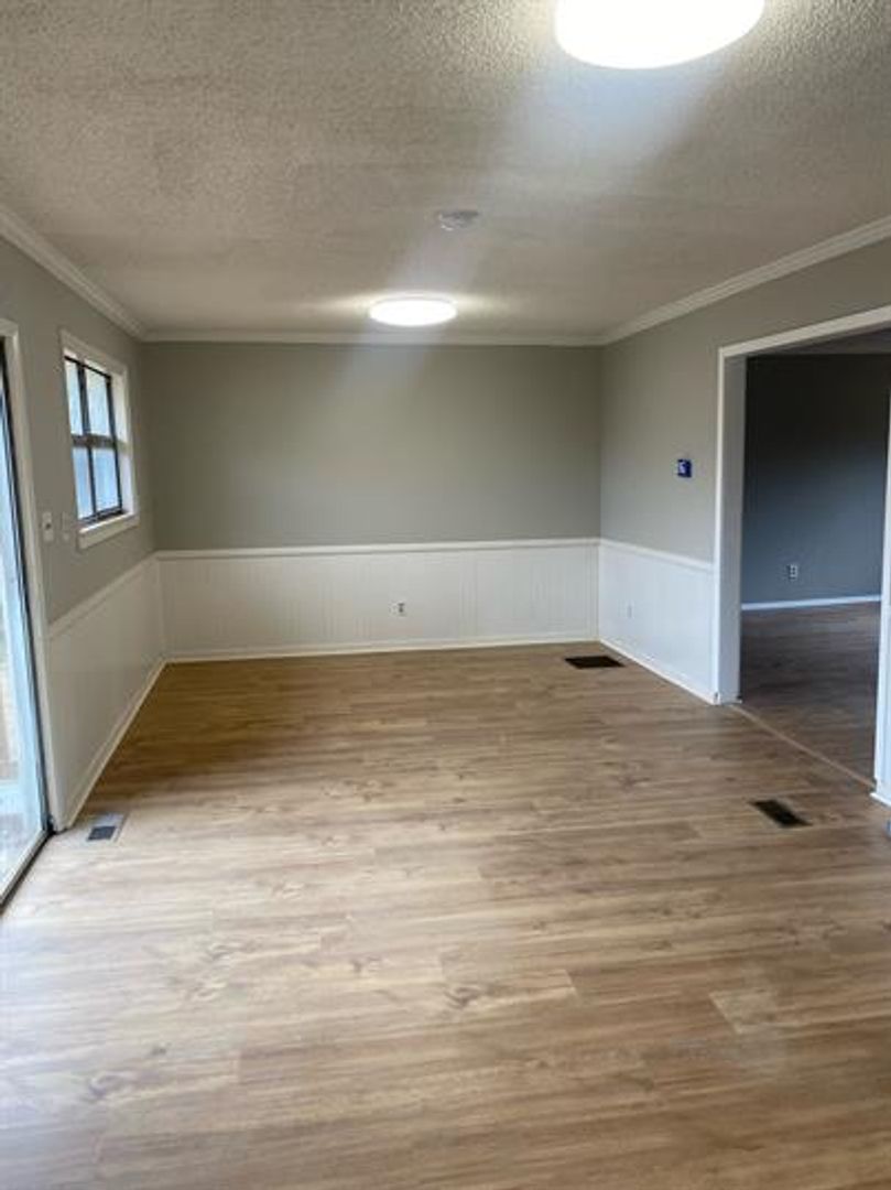 Danielsville House: 53 Banks Drive #1