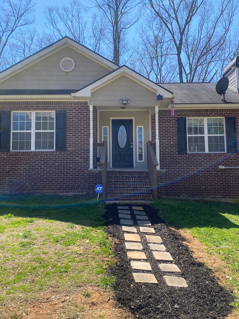 Updated 3-Bedroom Ranch with Large Lot & Basement – Bethlehem, GA