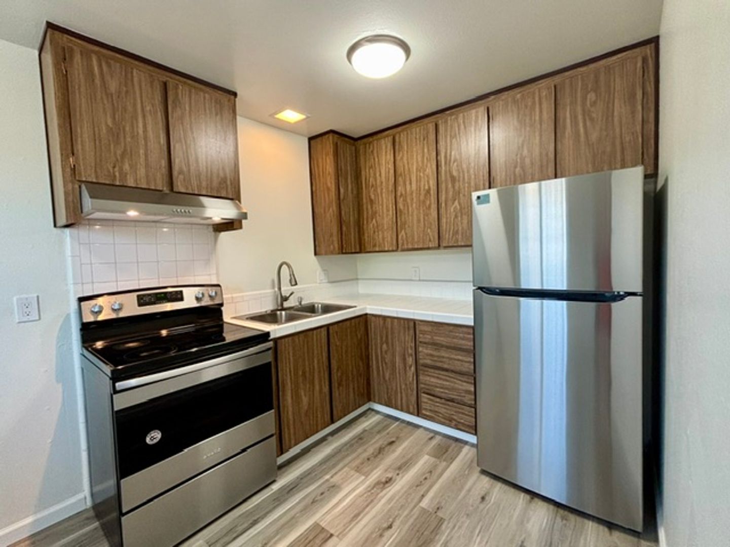 Marina Apartment: 233/235 Carmel Ave