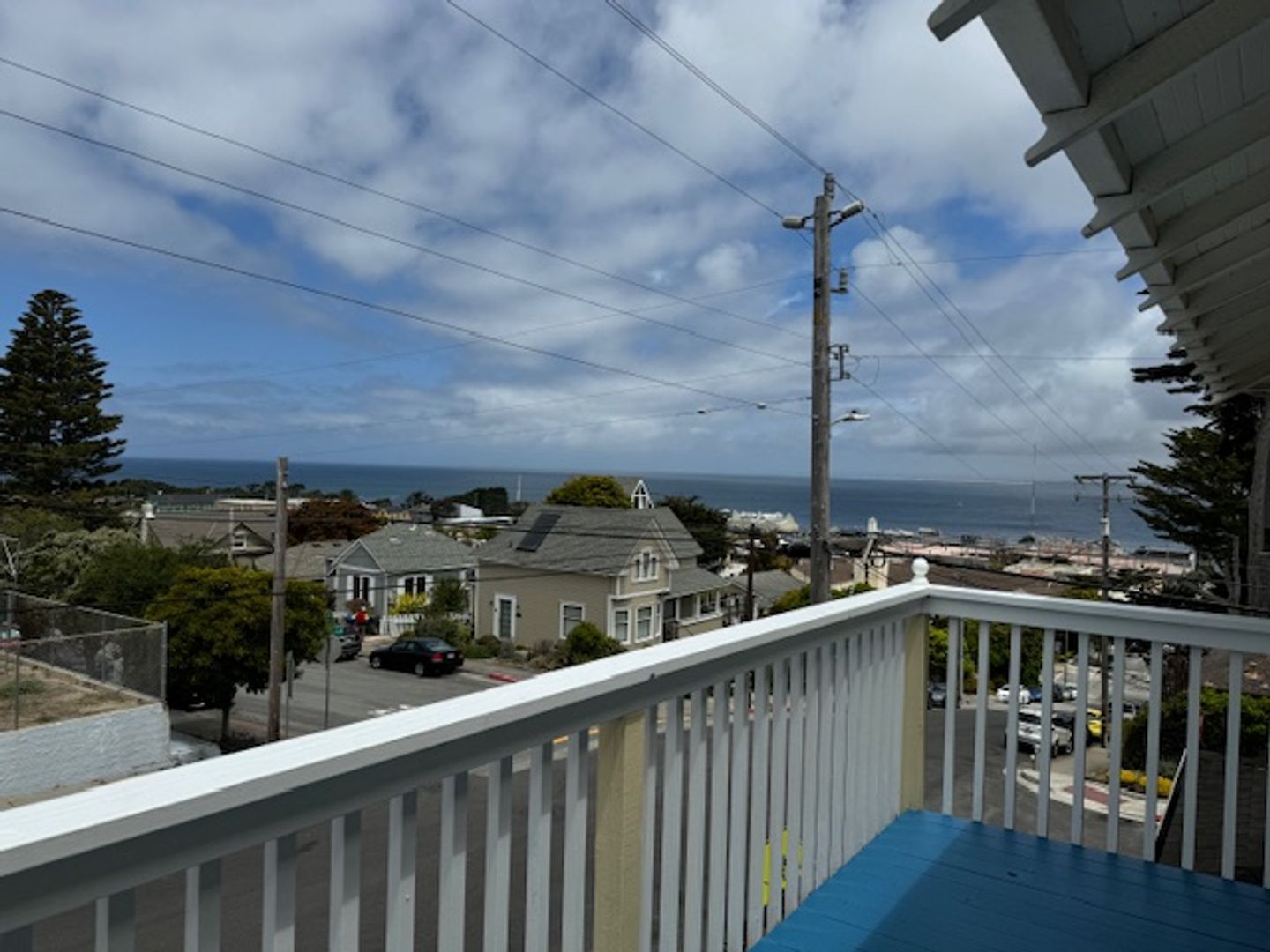 Monterey Apartment: 585 Laine Street