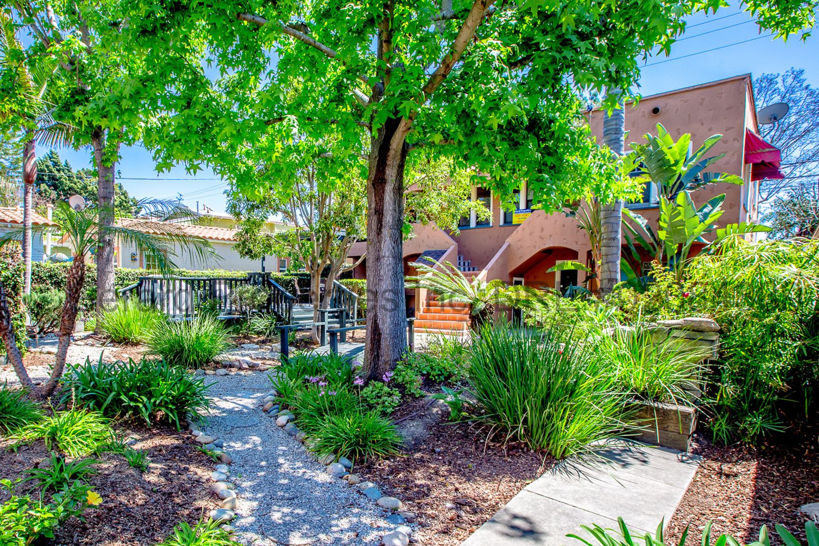 Long Beach Apartment: 3034 E Vista