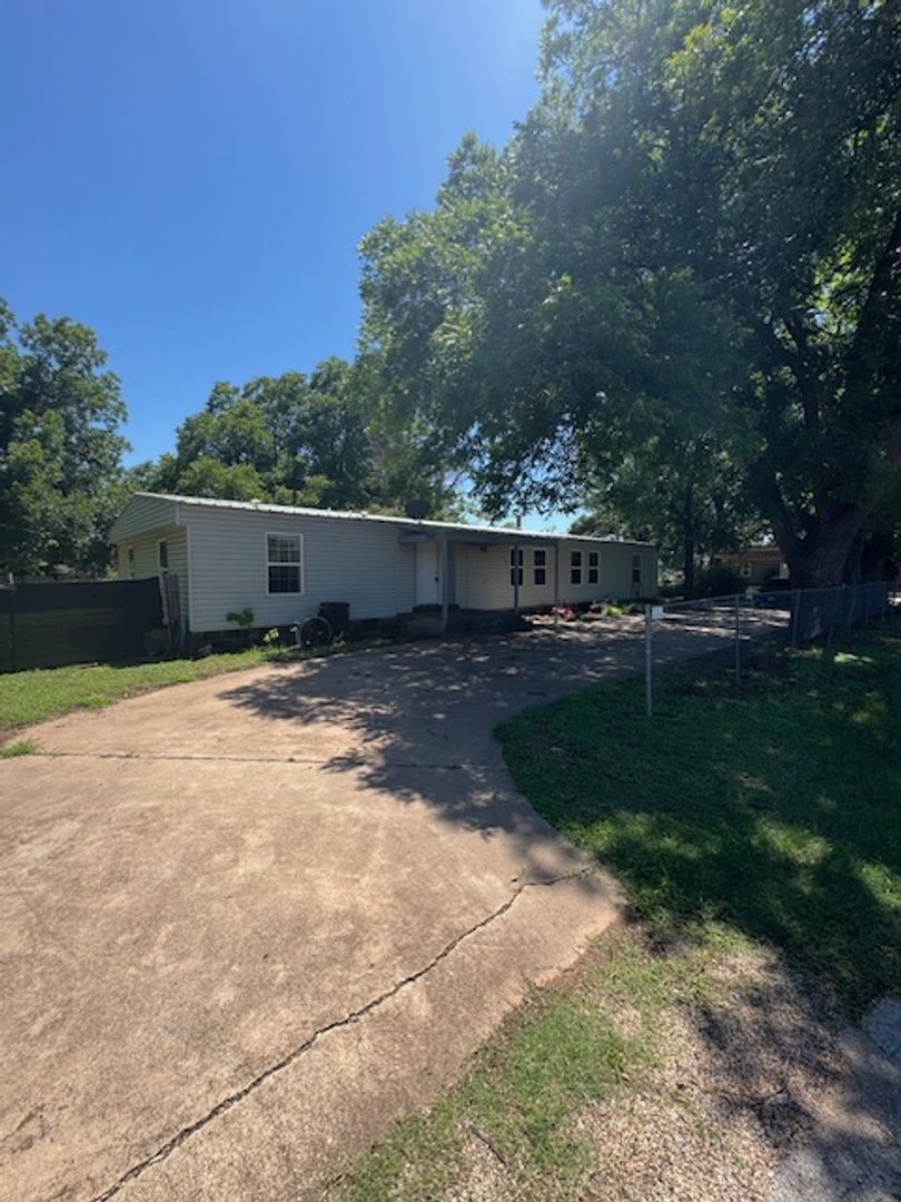 Buffalo Gap House: 425 N 3rd Street