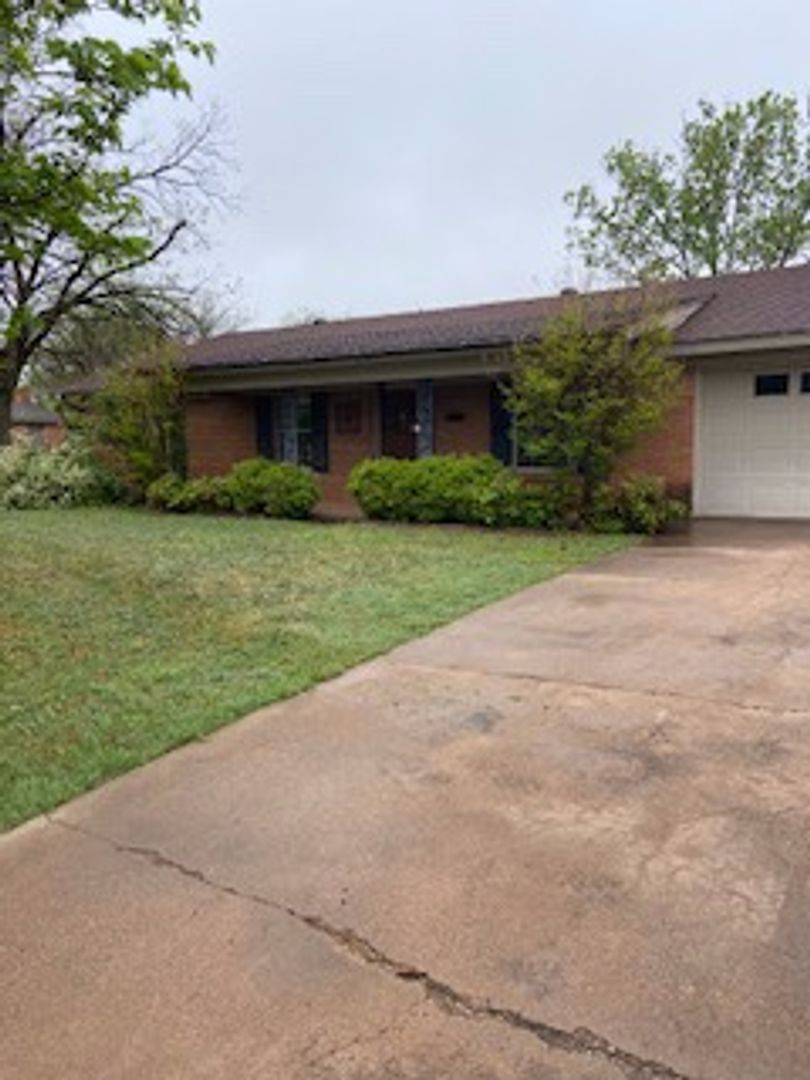 Abilene House: 2250 Greenbriar Drive
