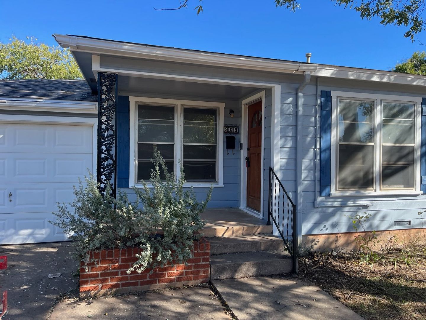 Abilene House: 909 S Jefferson