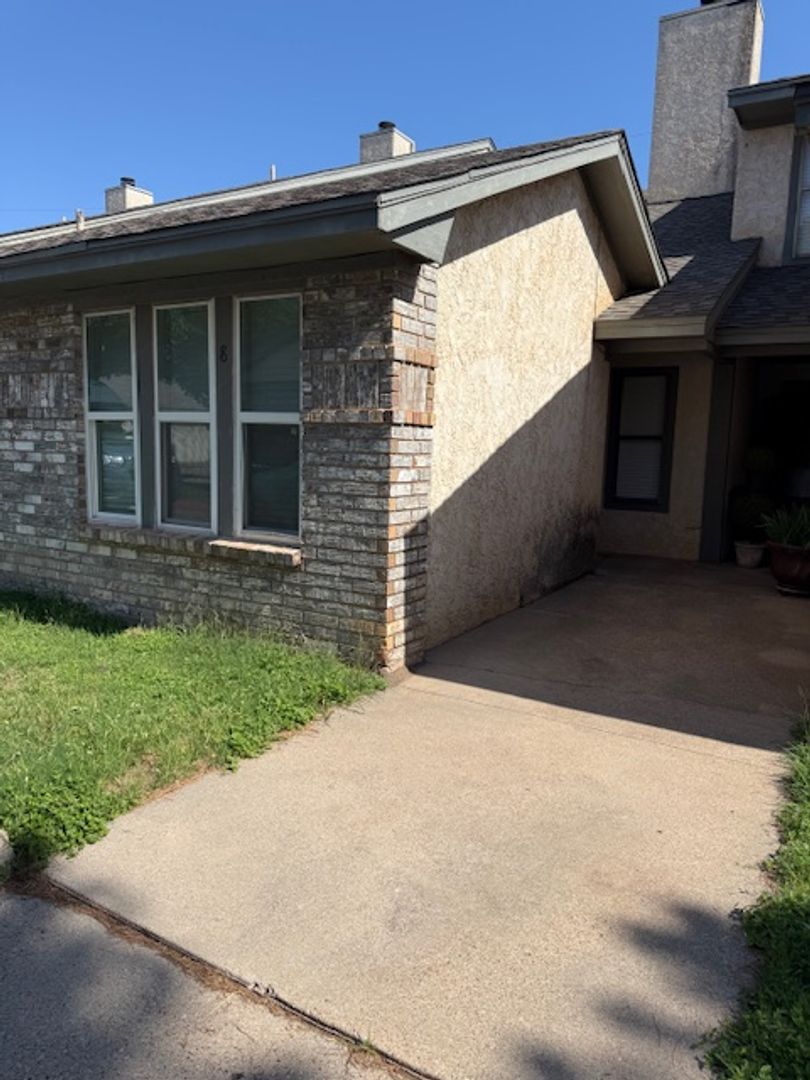 Abilene House: 8 Crossroads