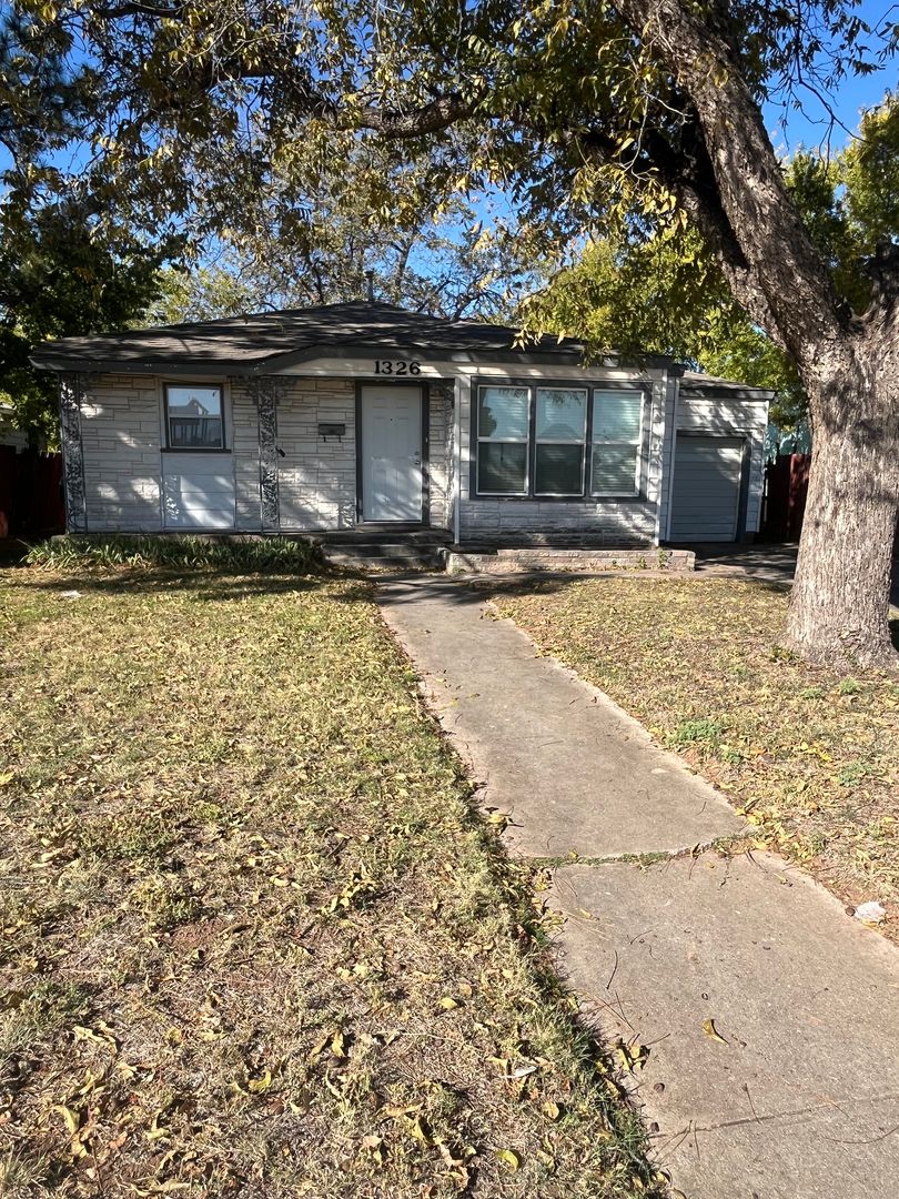 ABILENE House: 1326 CLINTON