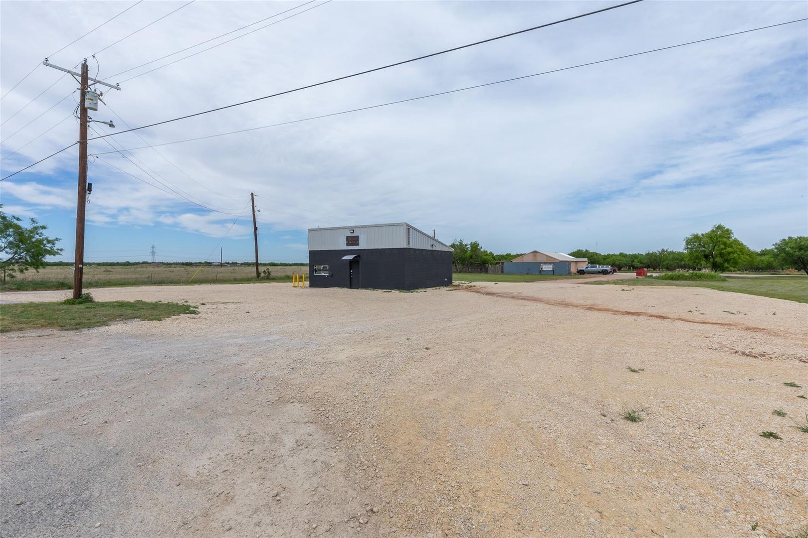 MERKEL House: 381 N FM 707