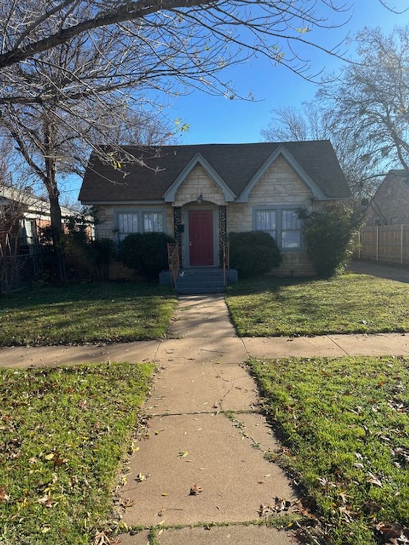 Abilene House: 881 Ross
