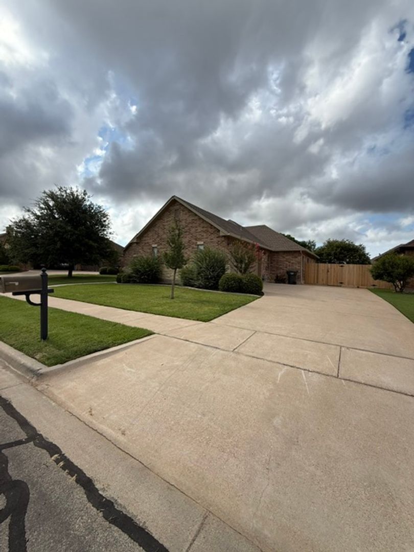 Abilene House: 733 Benelli