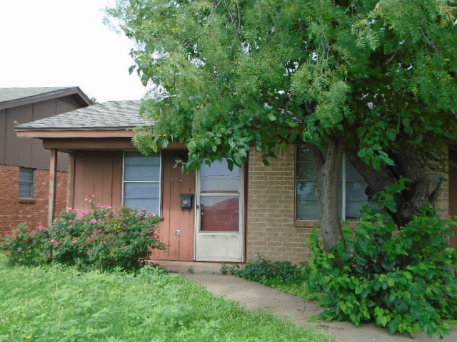 Abilene House: 874 N. Judge Ely