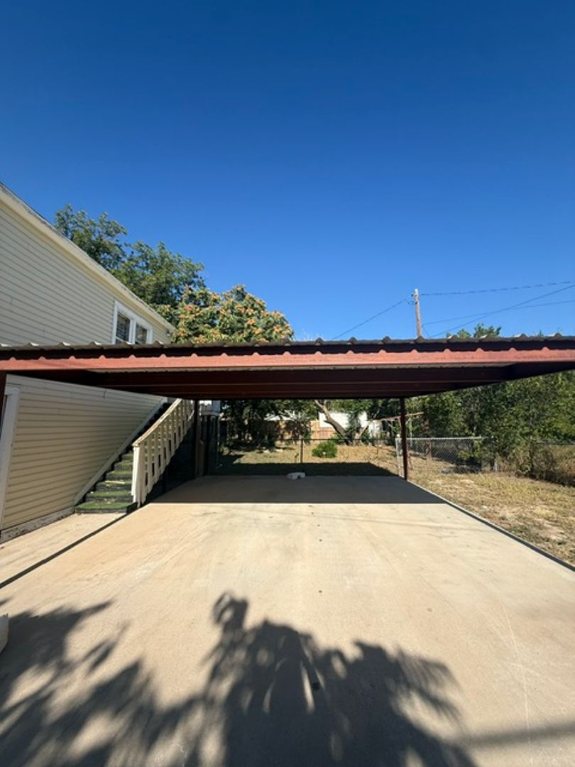 Abilene House: 1630 1/2 S. 11th