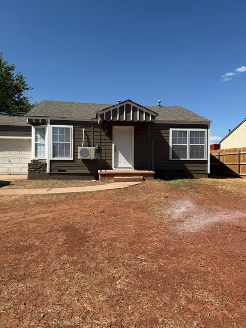 ABILENE House: 2350 N 18TH