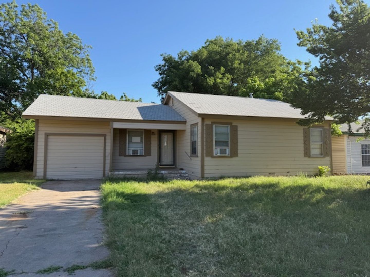 Abilene House: 3250 College