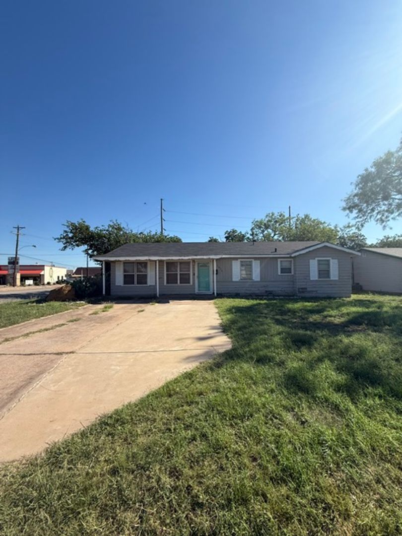 ABILENE House: 2826 S 39TH ST