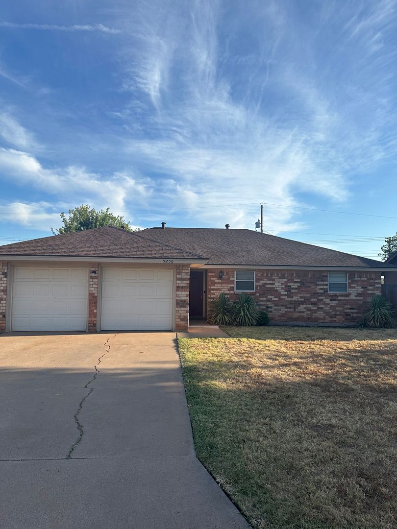 Abilene House: 5256 Benbrook