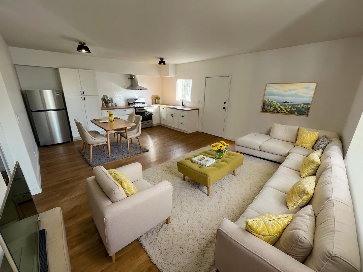 Los Angeles Apartment: 1821 Sichel