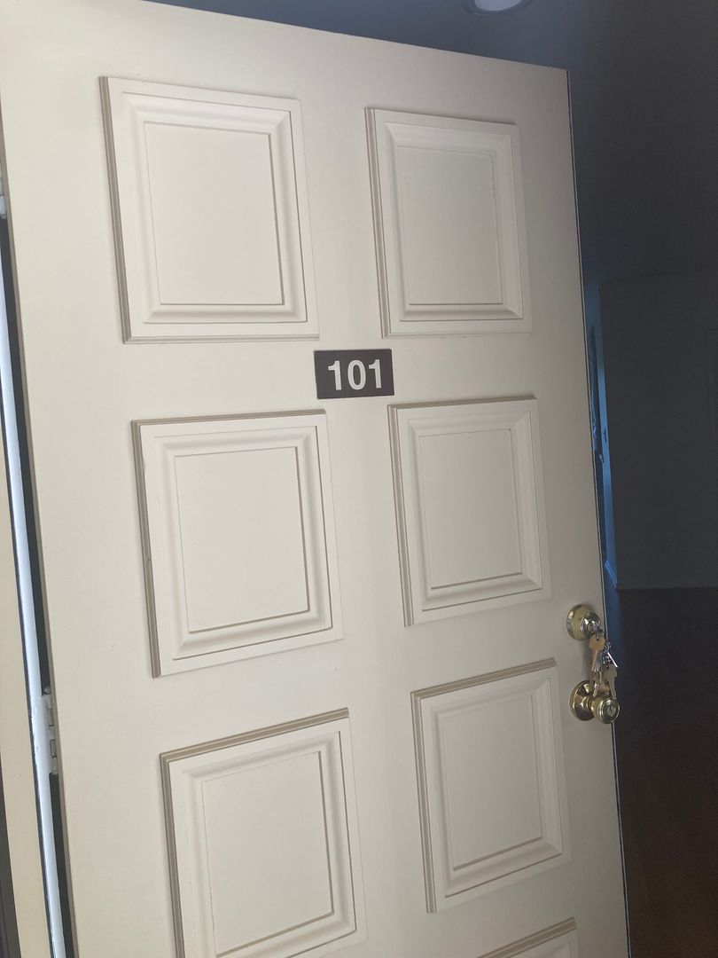 Glendale Apartment: 130 W. Mountain St