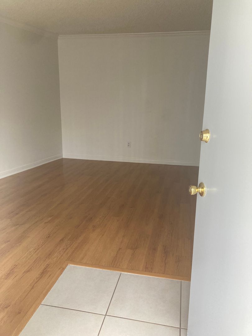 Granada Hills Apartment: 16841 Kingsbury St.