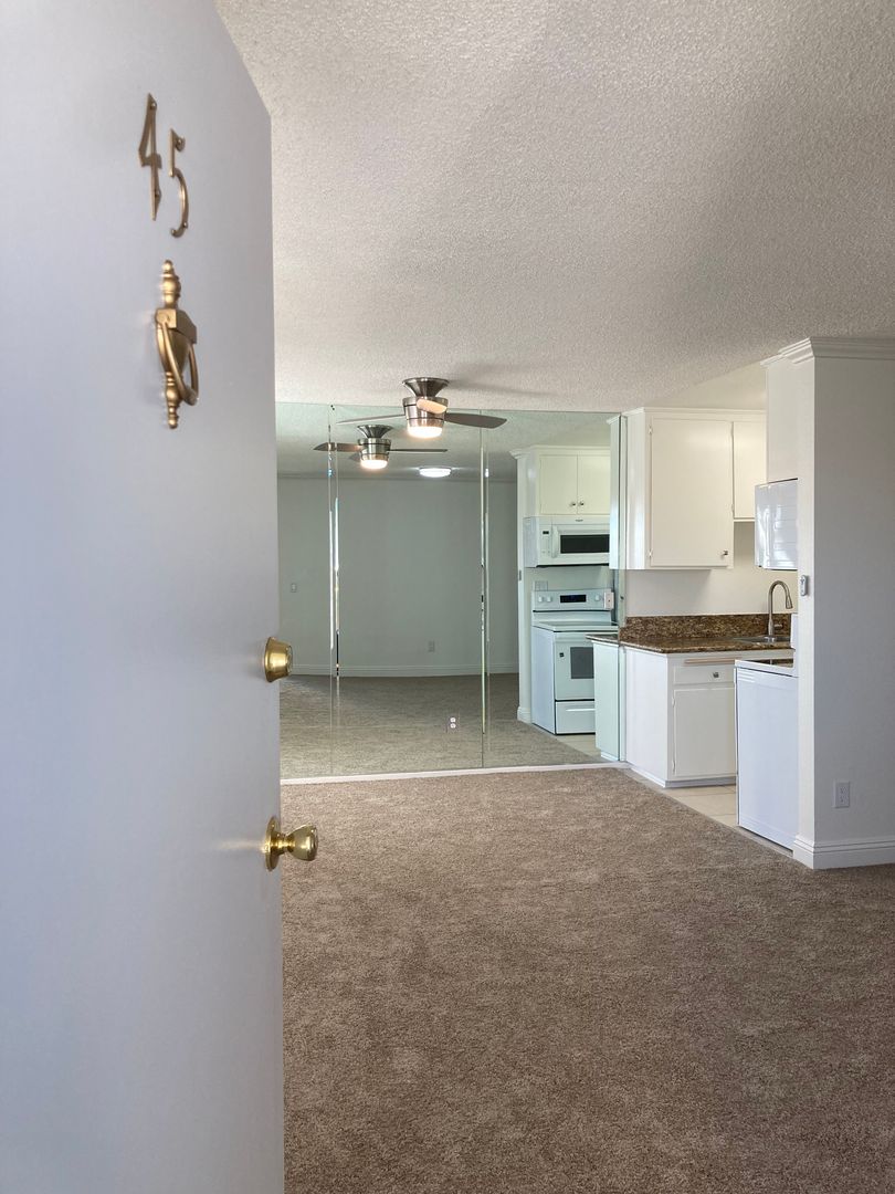 Granada Hills Apartment: 16841 Kingsbury St.