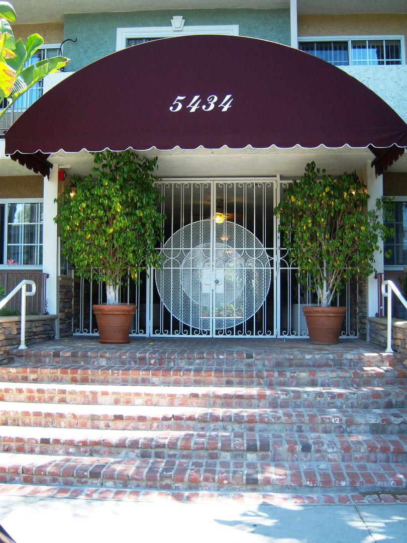 Encino Apartment: 5434 Zelzah Ave