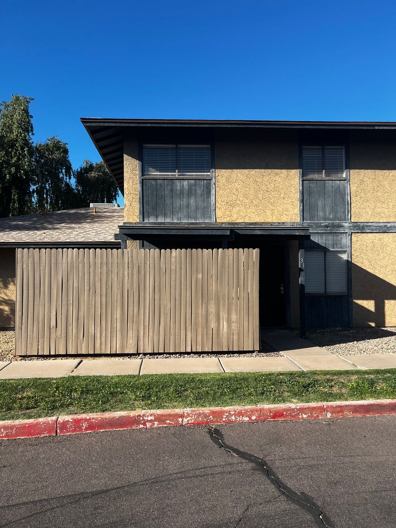 Chandler Condo: 286 W. Palomino Dr #31