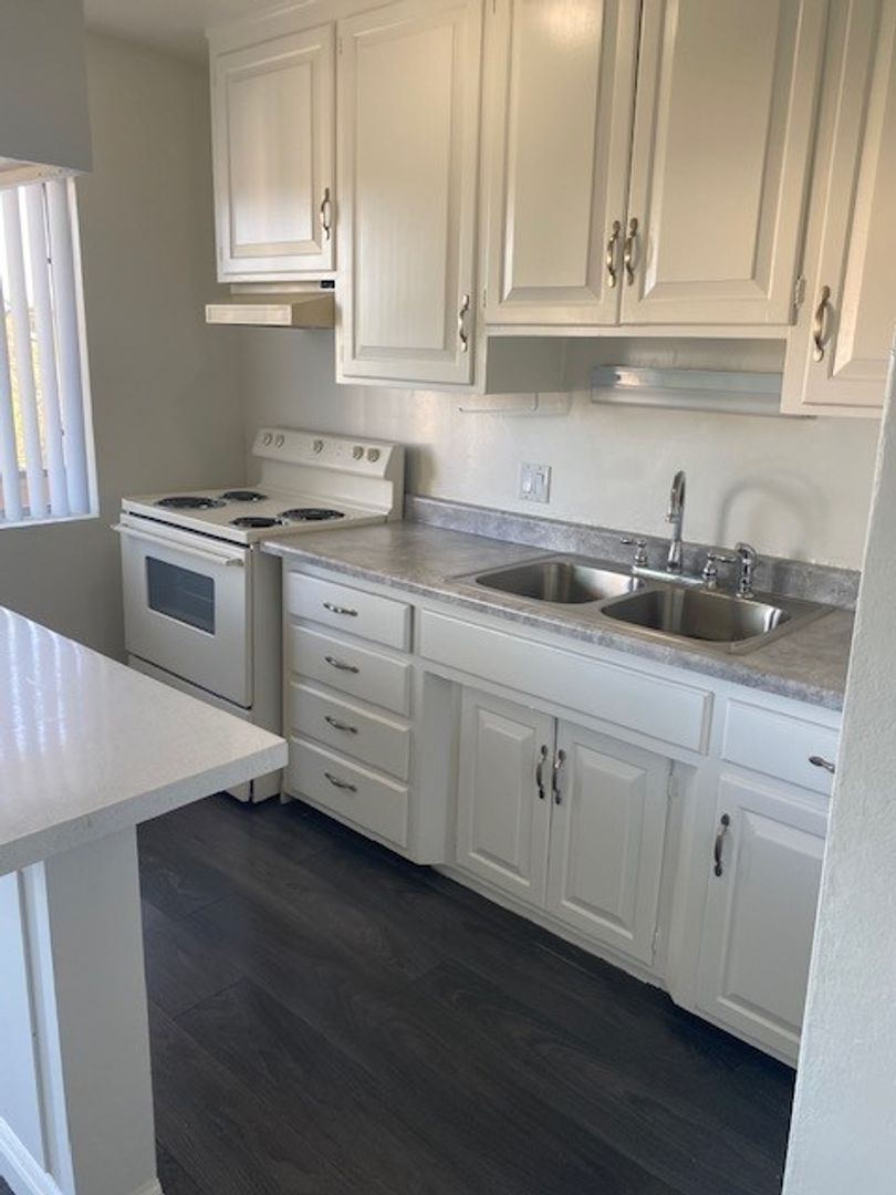 San Diego Apartment: 4201 Sixth Ave.