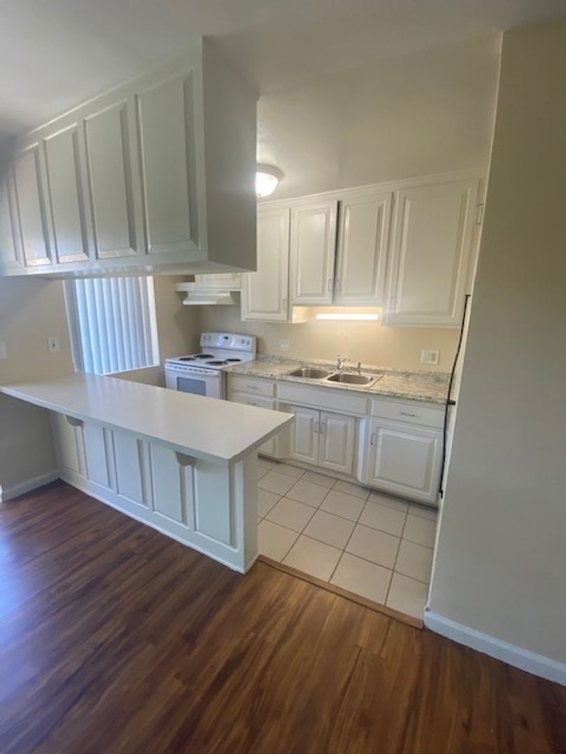 San Diego Apartment: 4201 Sixth Ave.