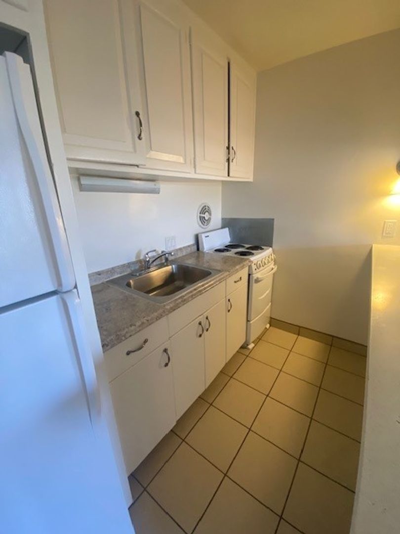 San Diego Apartment: 4201 Sixth Ave.