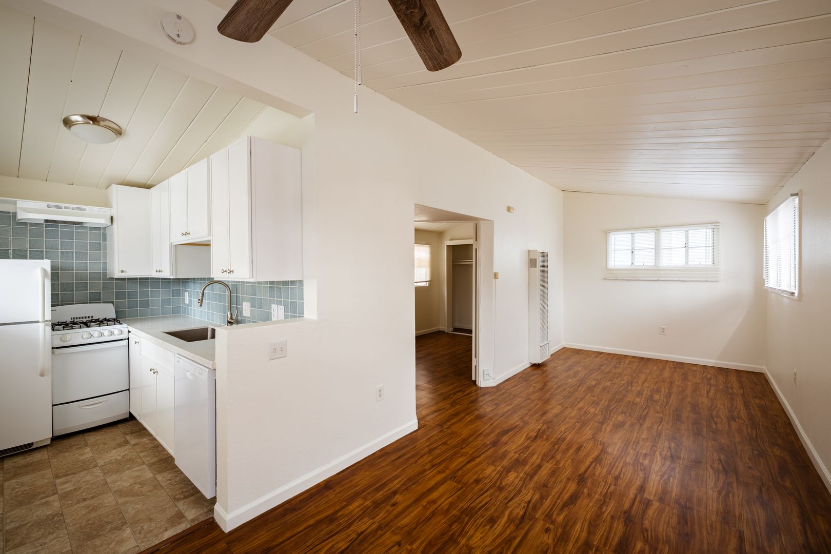 San Diego Apartment: 2021 Garnet Ave