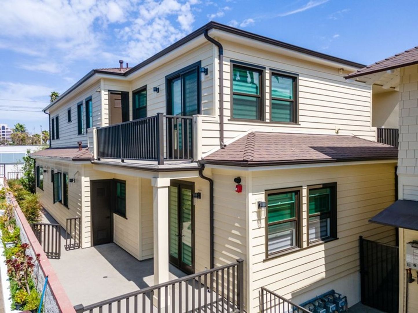 Glendale Apartment: 335-337 N Cedar St