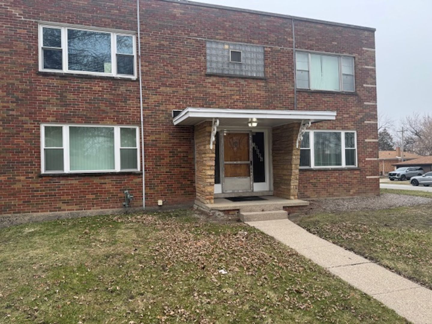 Lansing Apartment: 18006 Wentworth Ave