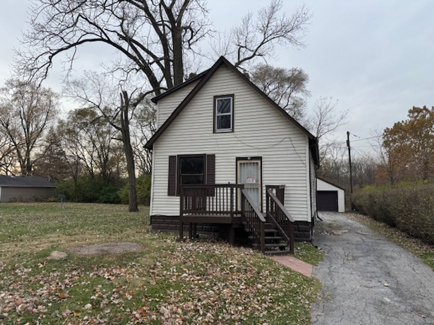 South Holland House: 15203 Dearborn St - FOR RENT