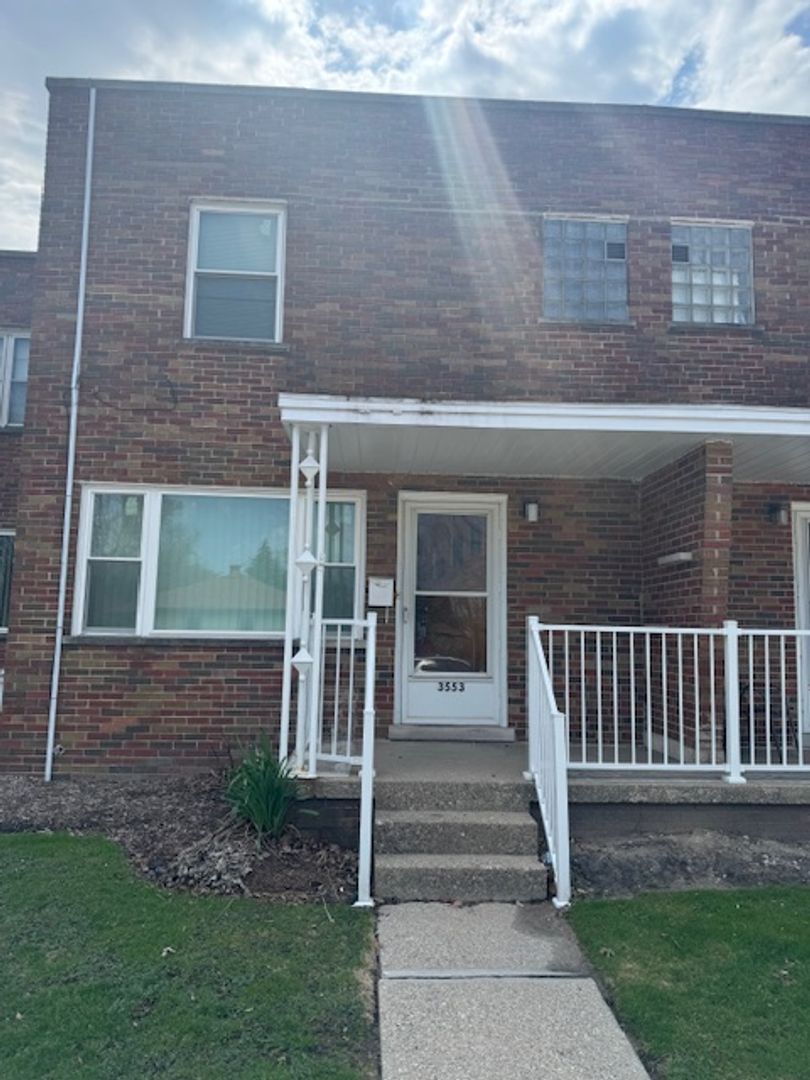 Lansing Apartment: 18006 Wentworth Ave