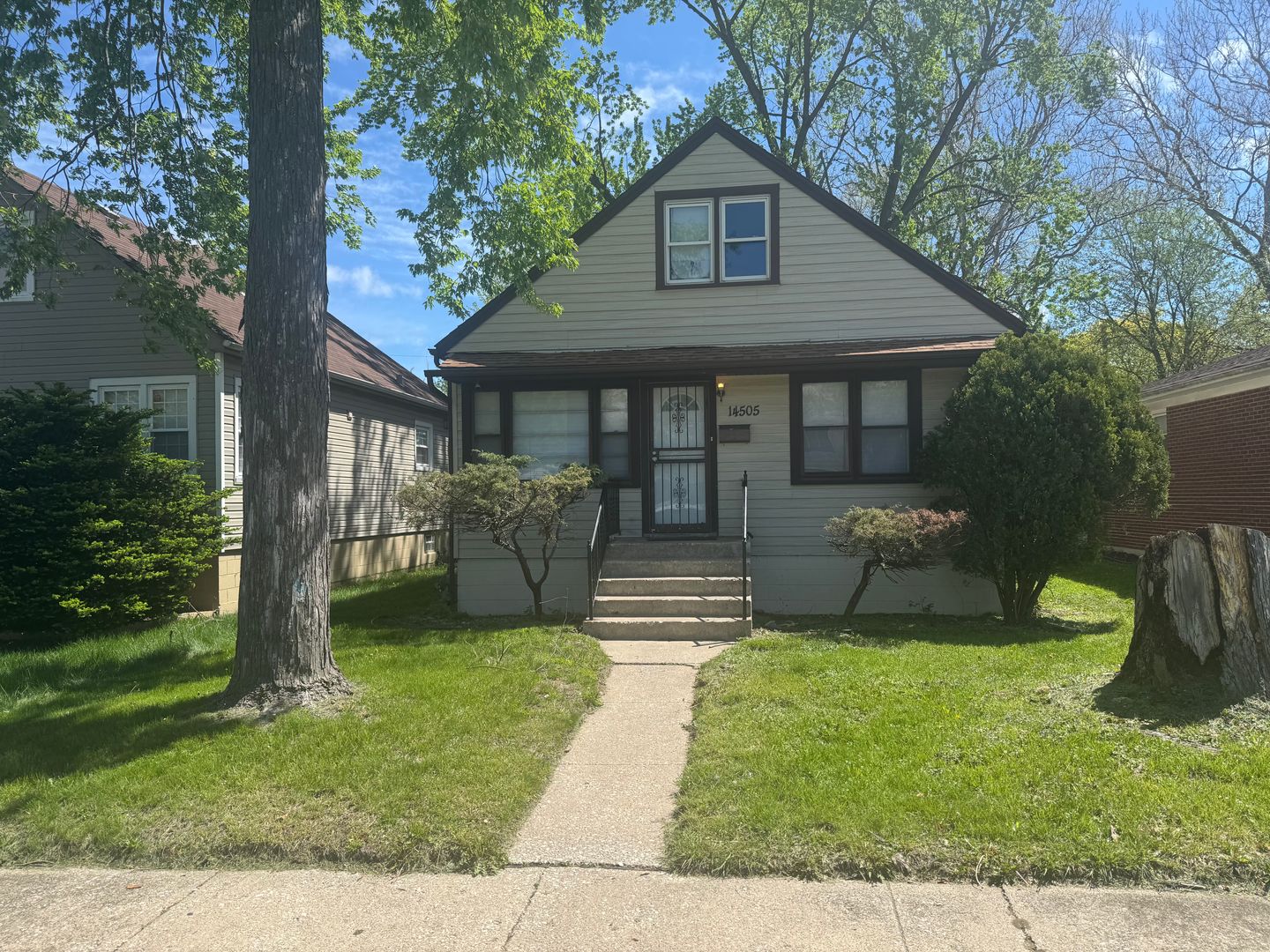 Dolton House: 14505 Minerva Ave