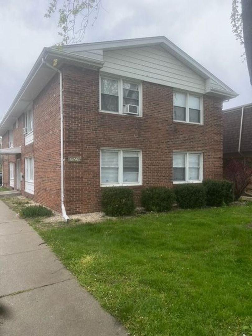 Dolton Apartment: 15238 Chicago Rd
