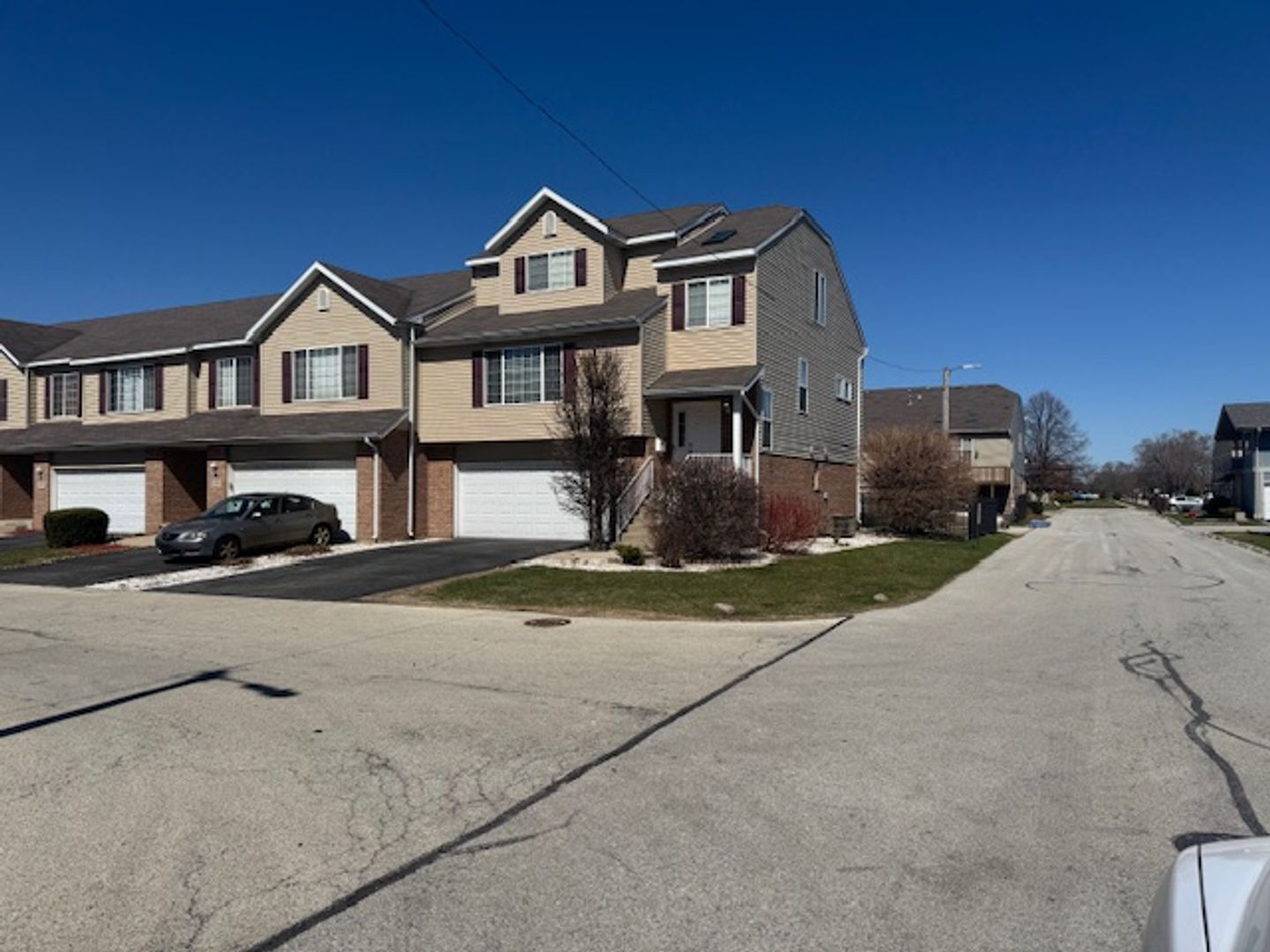 Lynwood Townhome: 2520 Cedar Glen Dr N