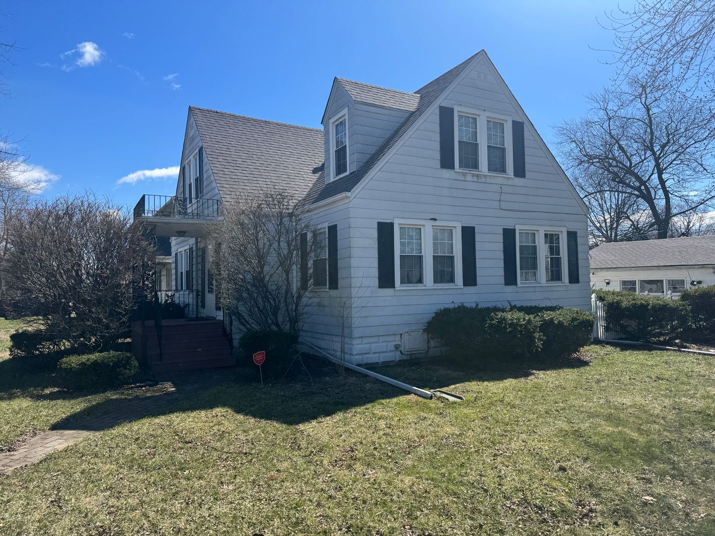 Lansing House: 3341 S Schultz Dr.