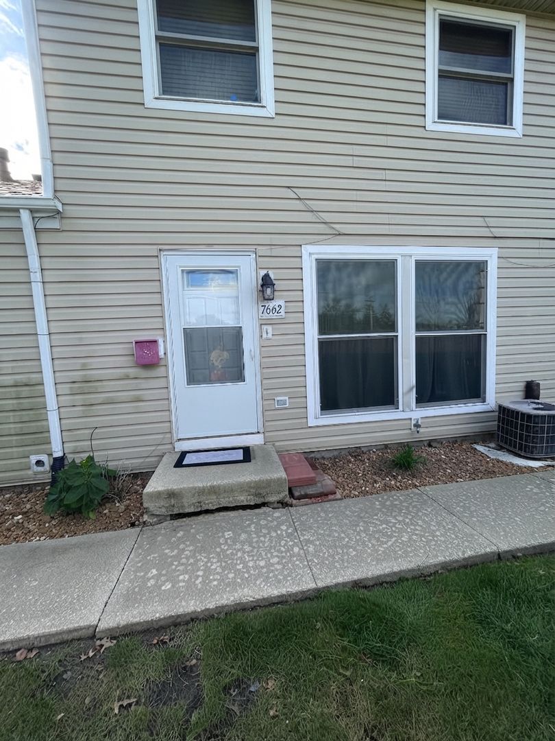 Tinley Park House: 7662 159th Pl,
