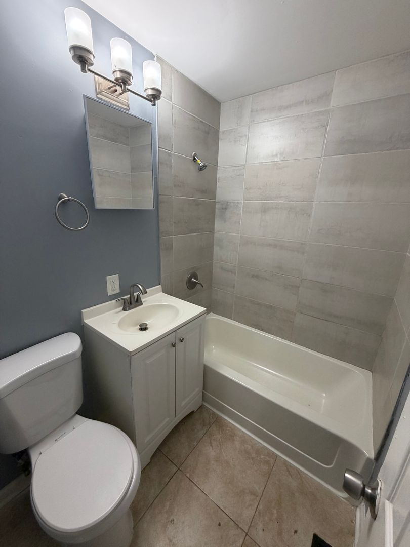 Sauk Village House: 2236 220th St.