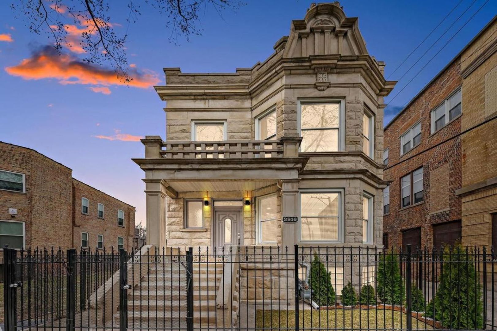 Chicago Apartment: 3816 W Polk St