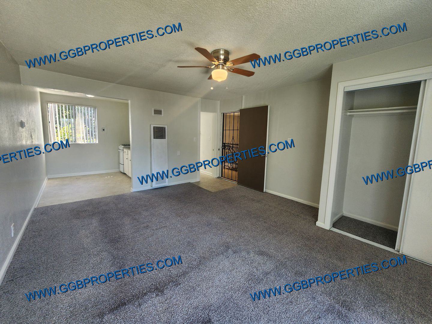 Long Beach Apartment: 3020 E Mariquita St