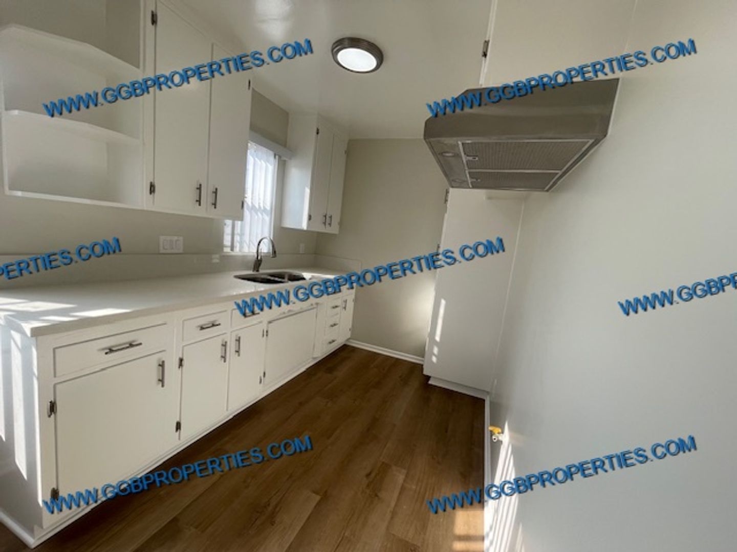 Long Beach Apartment: 1835 Locust Ave