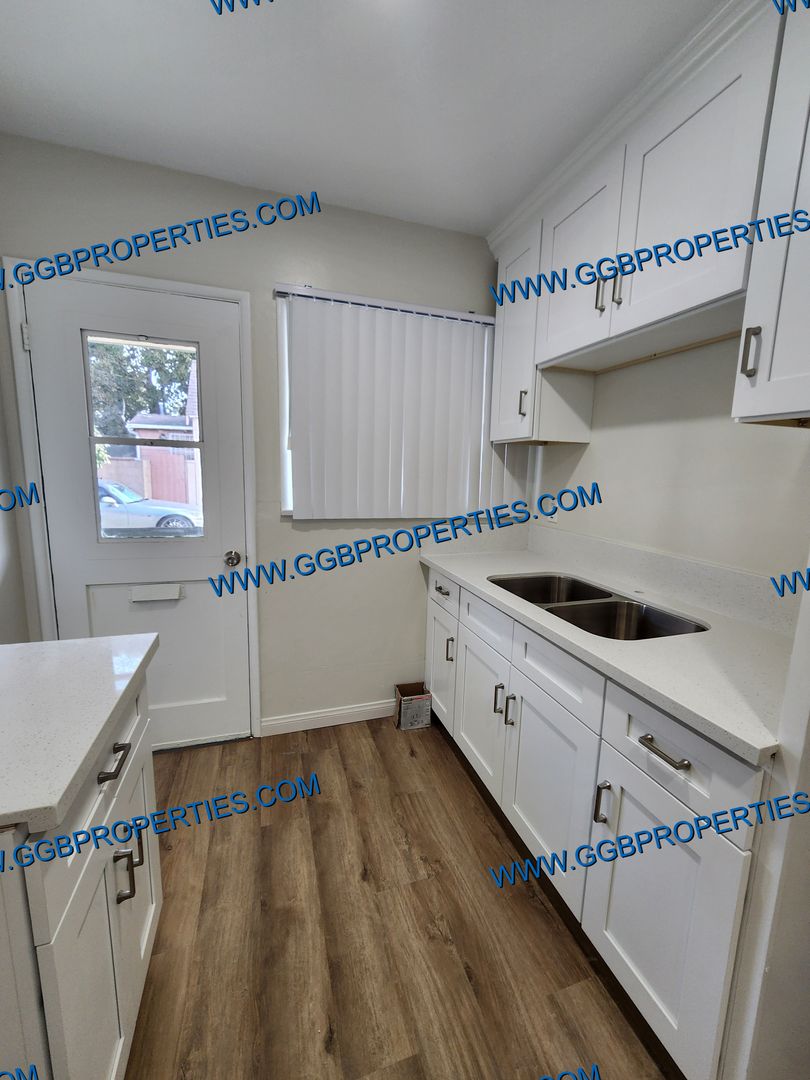 Long Beach Apartment: 1211 E Washington St