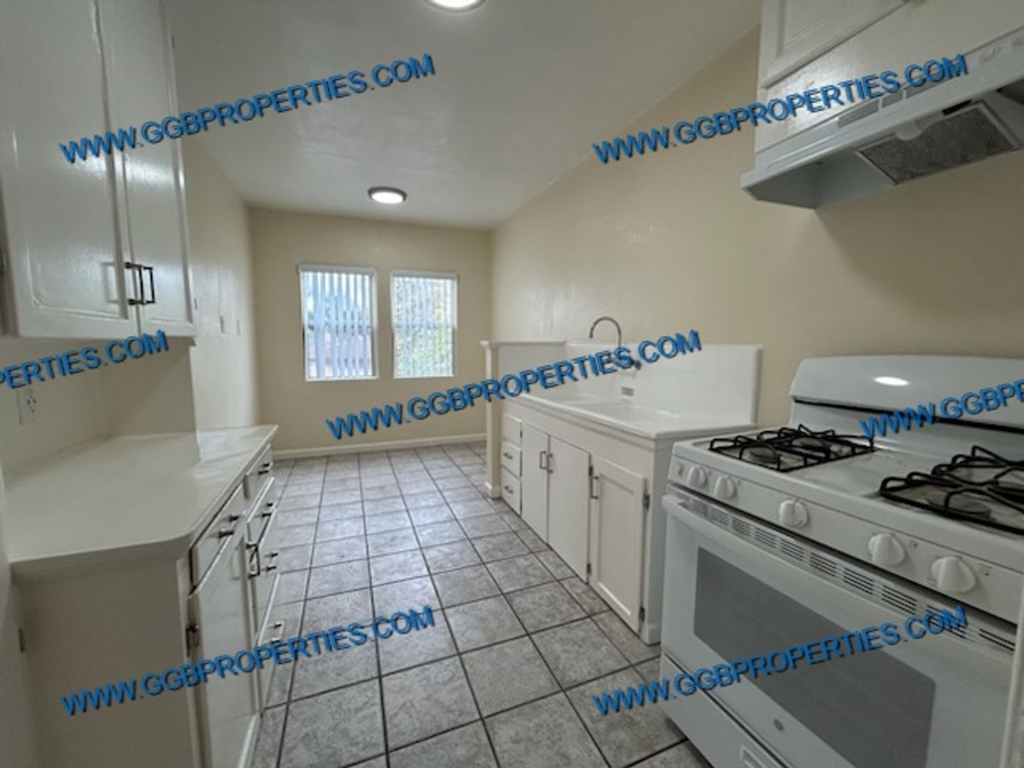 Long Beach Apartment: 2365-2371 Eucalyptus Ave
