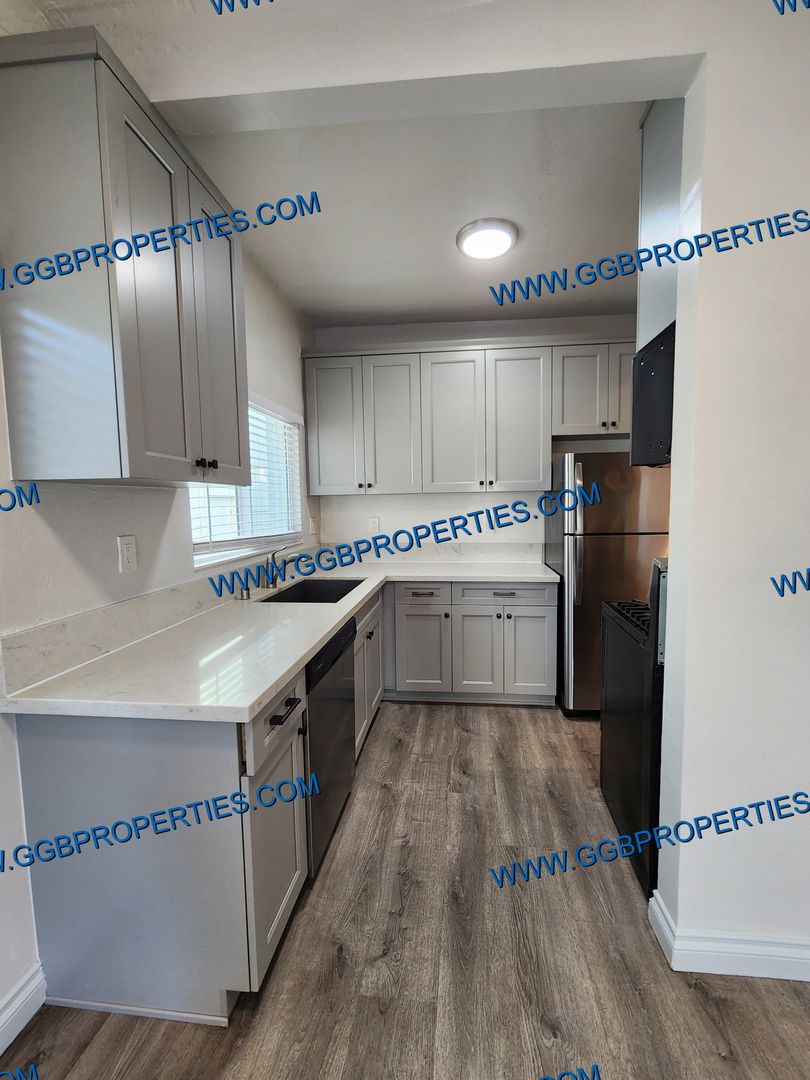 Long Beach Apartment: 310 W 8th Street