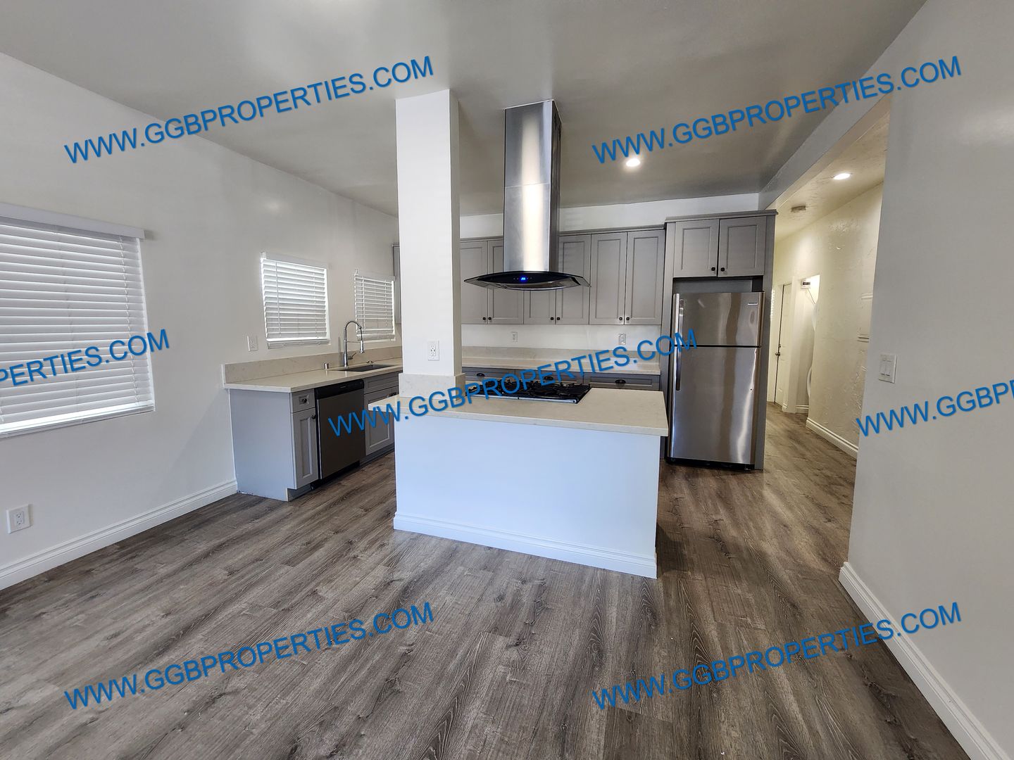 Long Beach Apartment: 310 W 8th Street