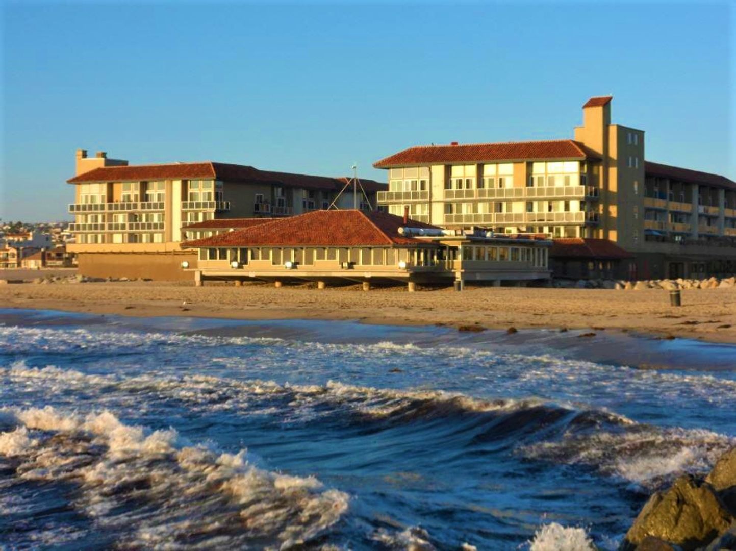 Redondo Beach Apartment: 211 Yacht Club Way