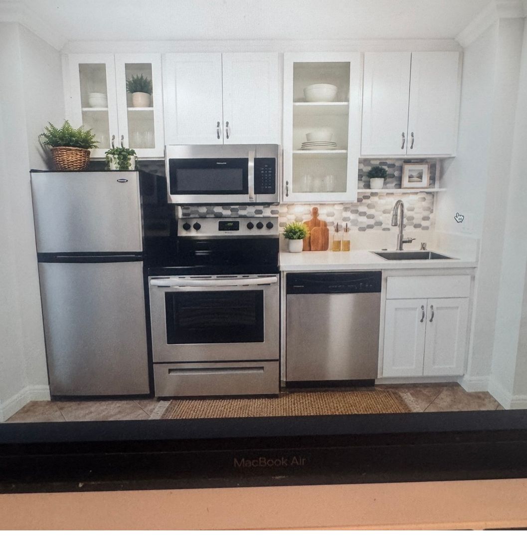 211 Crystal Cove Apts LLC 5 of 12