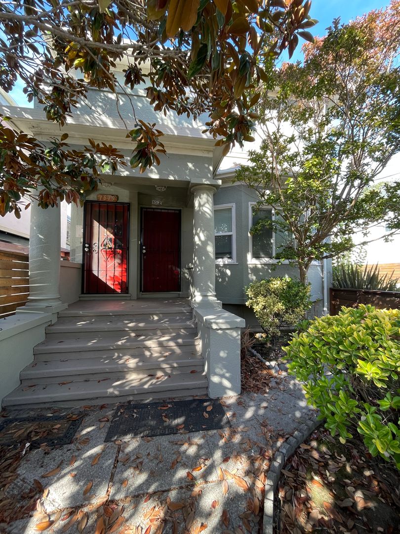 Berkeley Apartment: 1519-1521 Harmon