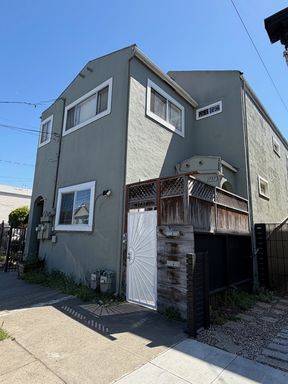 1/2 Off First Month's Rent, 4Bdrm, 2Bath, Lower Unit – photo 1